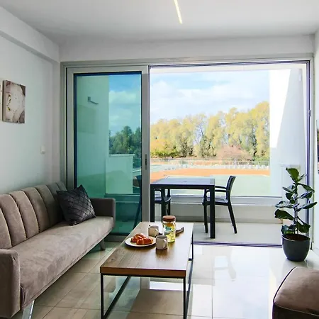 Phaedrus Living - Seaside Executive Flat Harbour 101 *