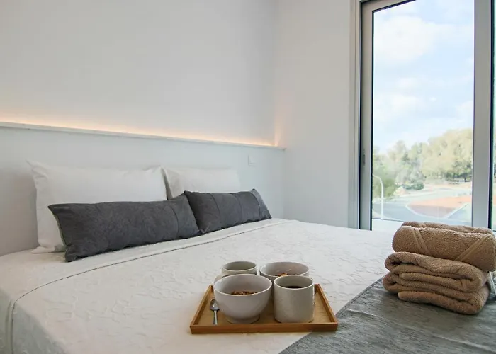 Phaedrus Living - Seaside Executive Flat Harbour 101 *