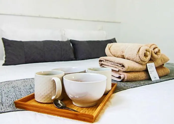 Phaedrus Living - Seaside Executive Flat Harbour 101