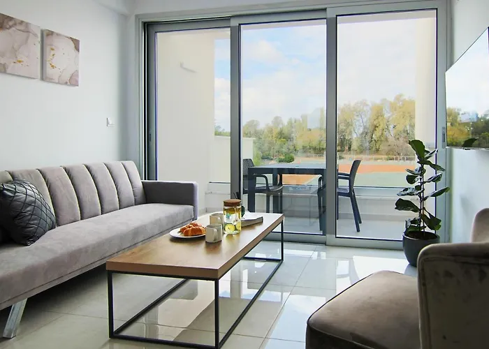 Phaedrus Living - Seaside Executive Flat Harbour 101