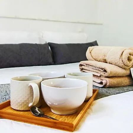 Phaedrus Living - Seaside Executive Flat Harbour 101