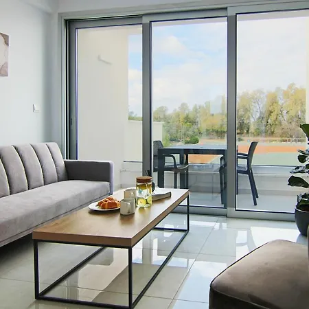 Phaedrus Living - Seaside Executive Flat Harbour 101