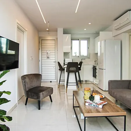 Phaedrus Living - Seaside Executive Flat Harbour 101 *
