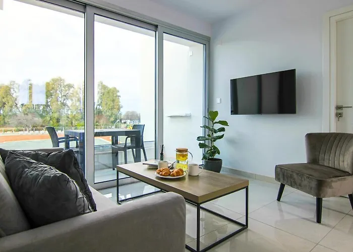 Phaedrus Living - Seaside Executive Flat Harbour 101