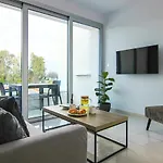Phaedrus Living - Seaside Executive Flat Harbour 101