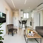 Phaedrus Living - Seaside Executive Flat Harbour 101 *