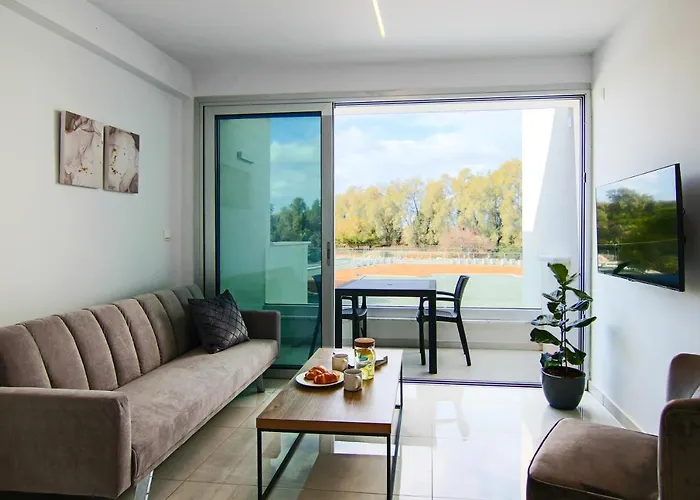 Phaedrus Living - Seaside Executive Flat Harbour 101 *